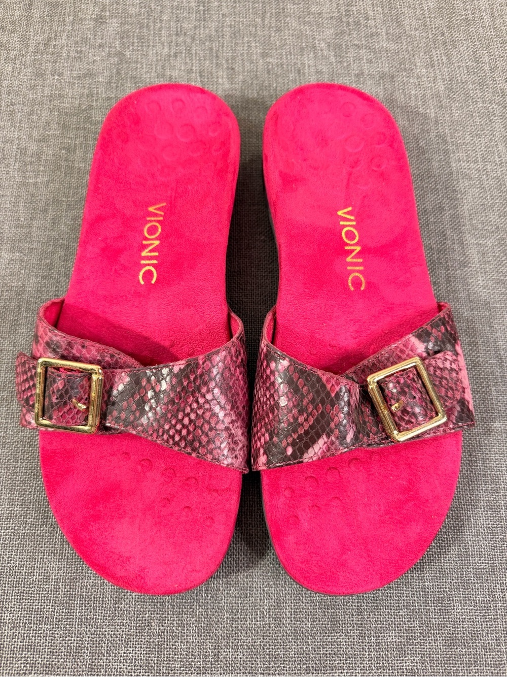 Vionic Hot Pink Snake-Print Slide Sandals with Gold Buckles 8 Women’s Wedge